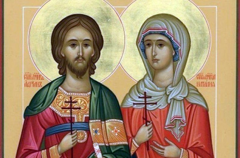 Икона на светите мъченици Адриан и Наталия с кръстове в ръце